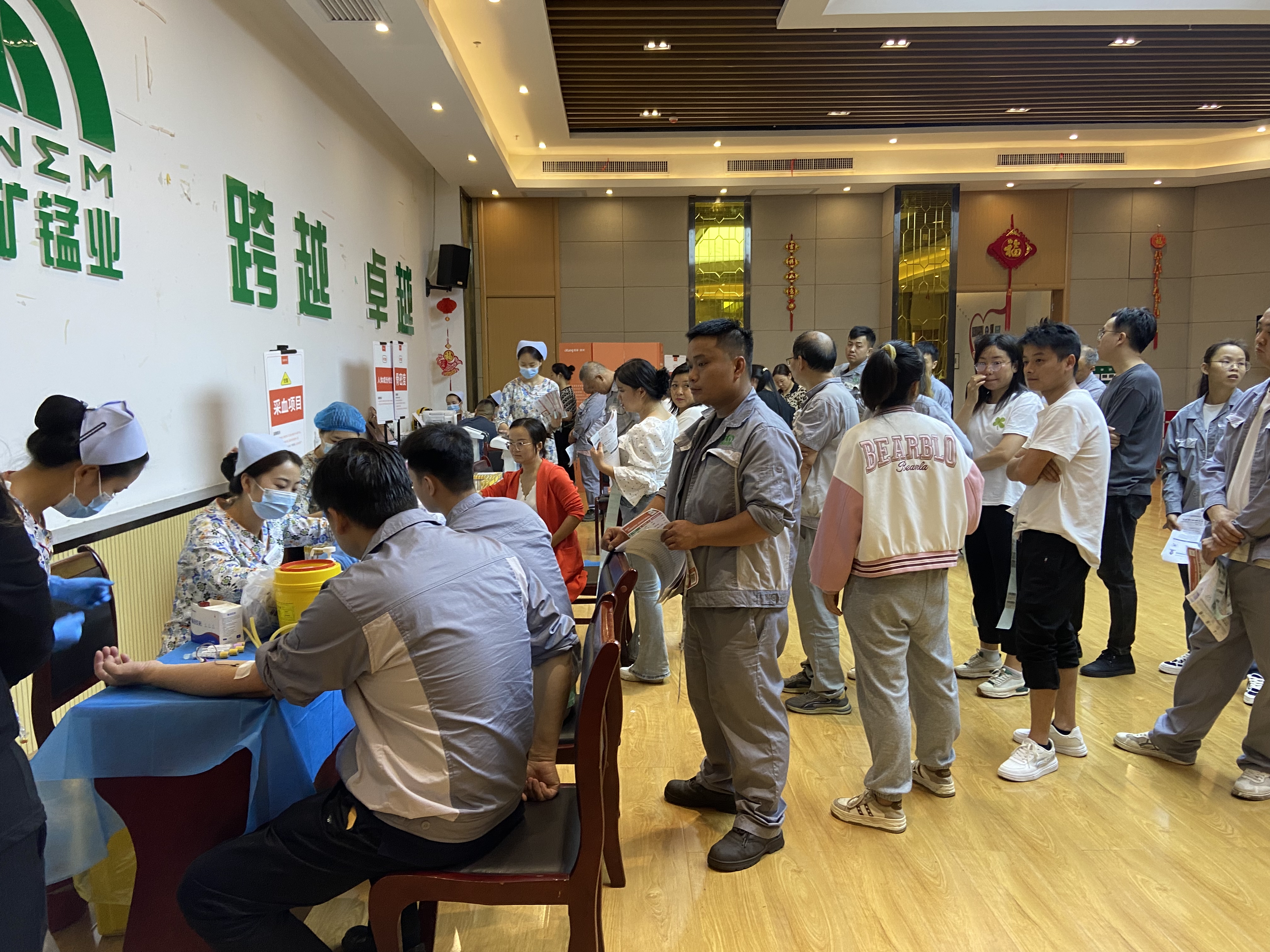 能礦錳業(yè)為371名職工進(jìn)行“一站式”職業(yè)健康體檢