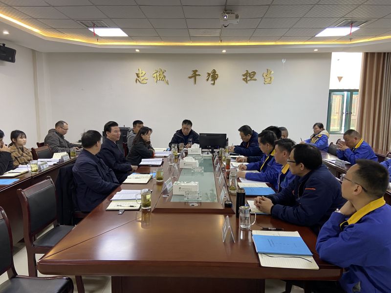 倒排工期 壓實(shí)責(zé)任 集團(tuán)公司黨委書記、董事長趙震海帶隊(duì)到能礦錳業(yè)聽取“3+2”方案推進(jìn)情況匯報(bào)會