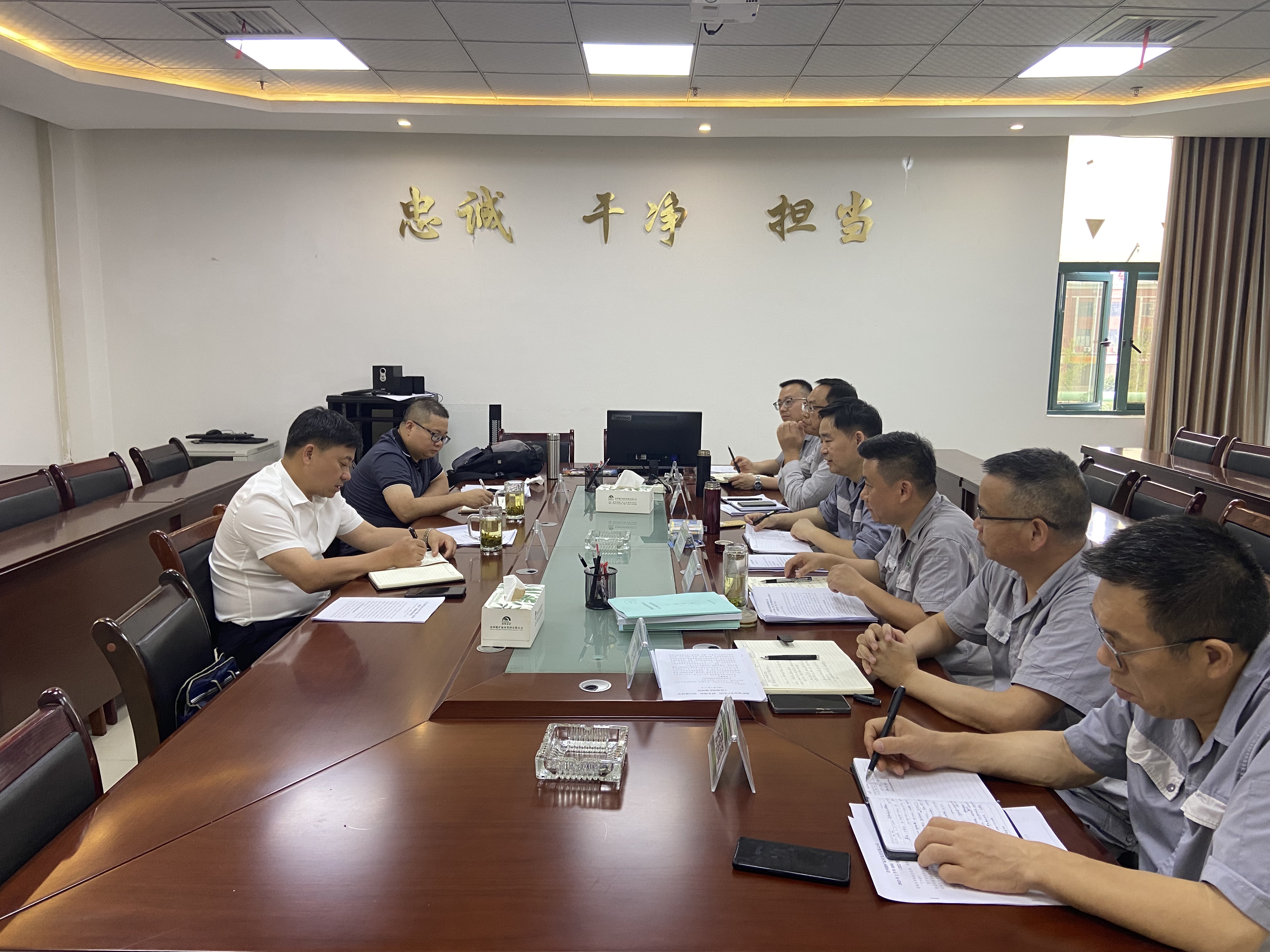 西南能礦集團(tuán)黨委委員、副總經(jīng)理李凱到能礦錳業(yè)調(diào)研生產(chǎn)經(jīng)營、降本增效等工作