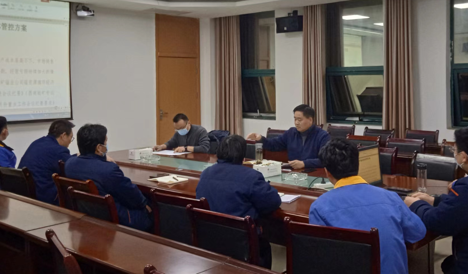 能礦錳業(yè)召開黨建工作、意識形態(tài)工作專題會議