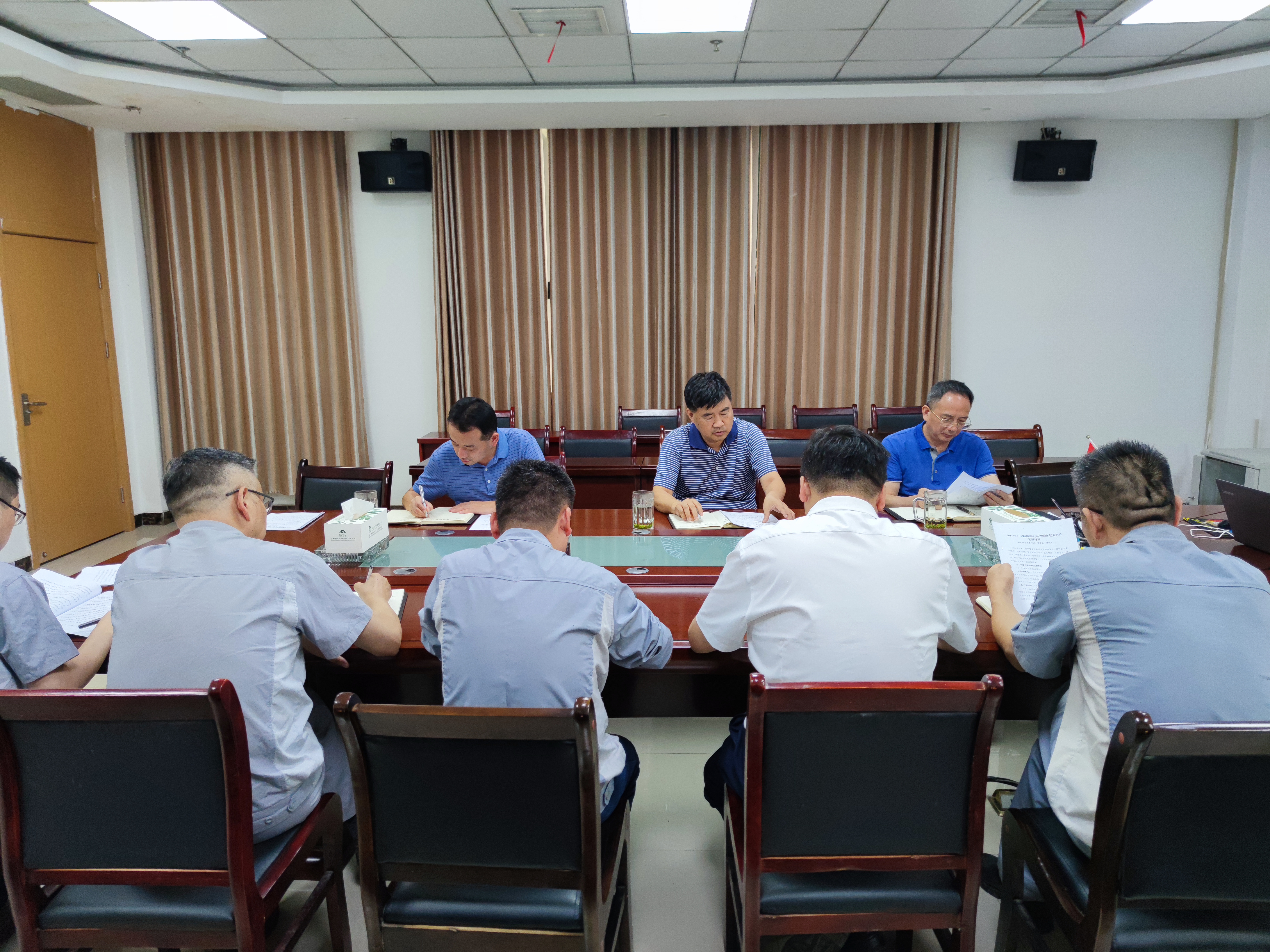 集團(tuán)黨委書記、董事長趙震海到能礦錳業(yè)調(diào)研