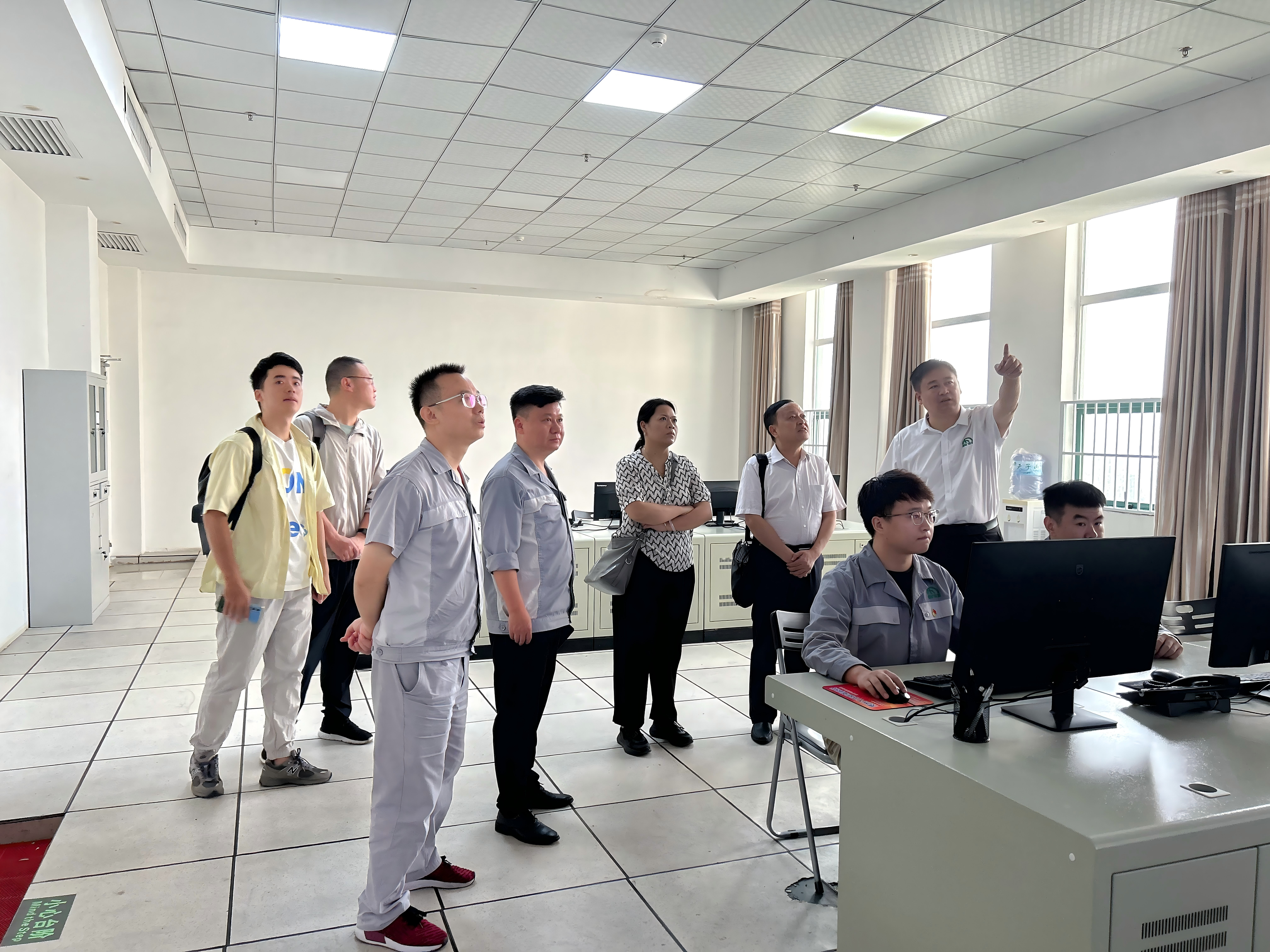 西南能礦集團(tuán)外部董事李宗喜、喻世蓉到能礦錳業(yè)調(diào)研