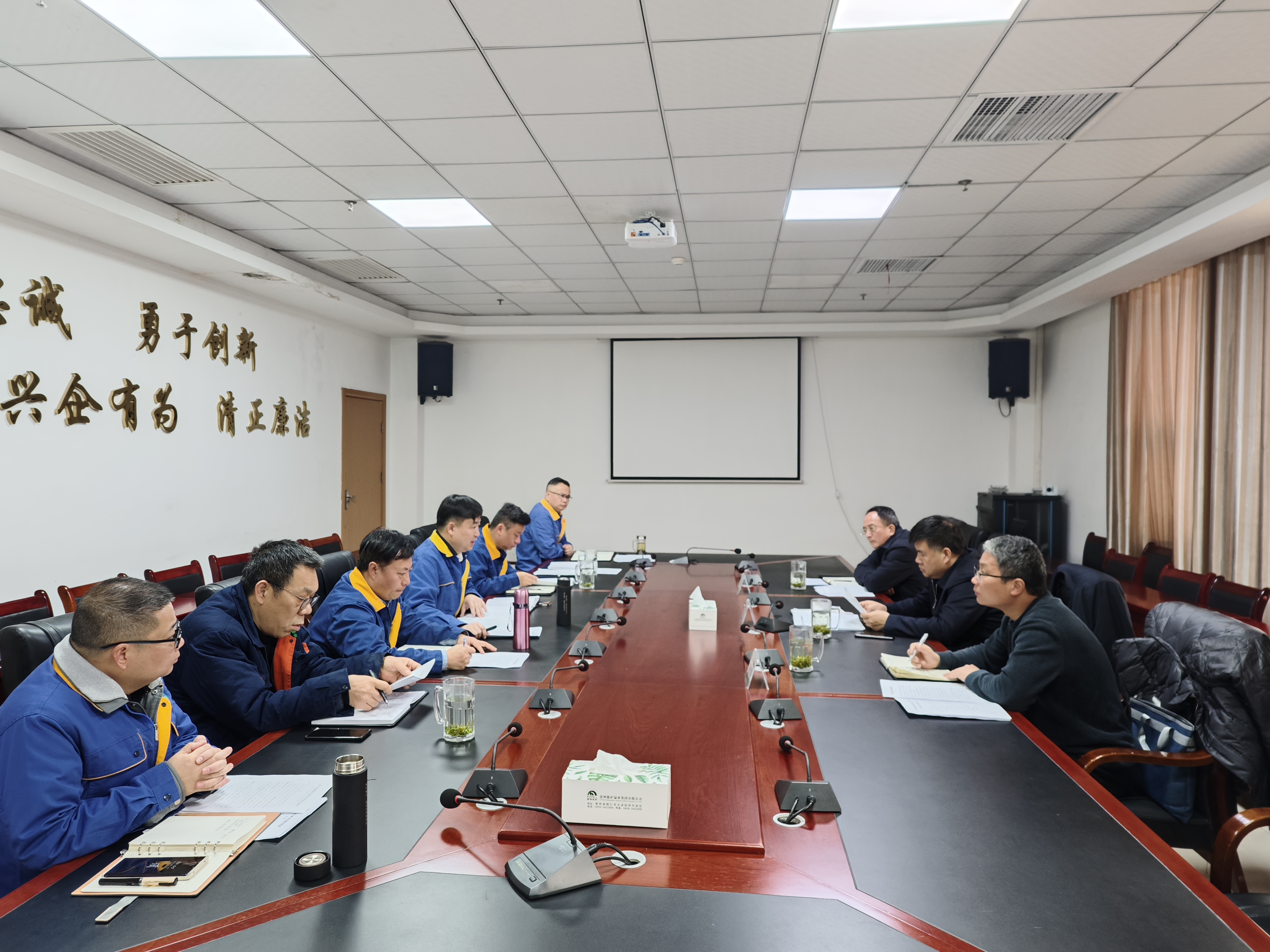 集團(tuán)黨委書(shū)記、董事長(zhǎng)趙震海到能礦錳業(yè)調(diào)研
